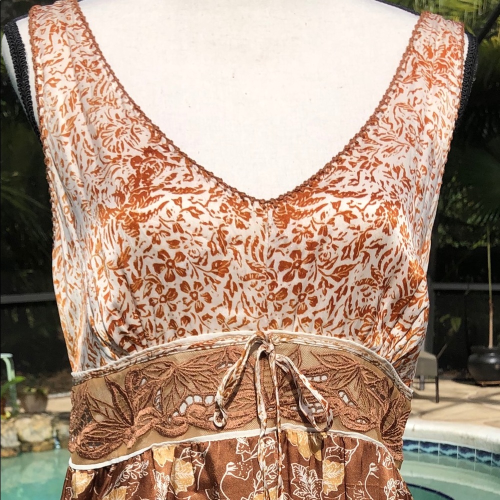 Beautiful light and airy, fully lined sun dress!